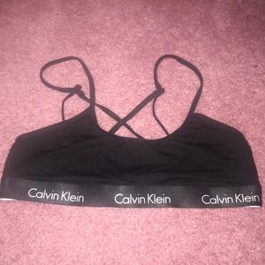 Black sports bra